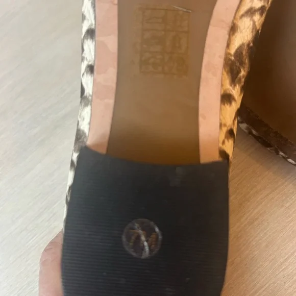 Tory Burch Women's Kira Snake Embossed Stretch Travel Loafer Black/White Sz 7M - Picture 6 of 8